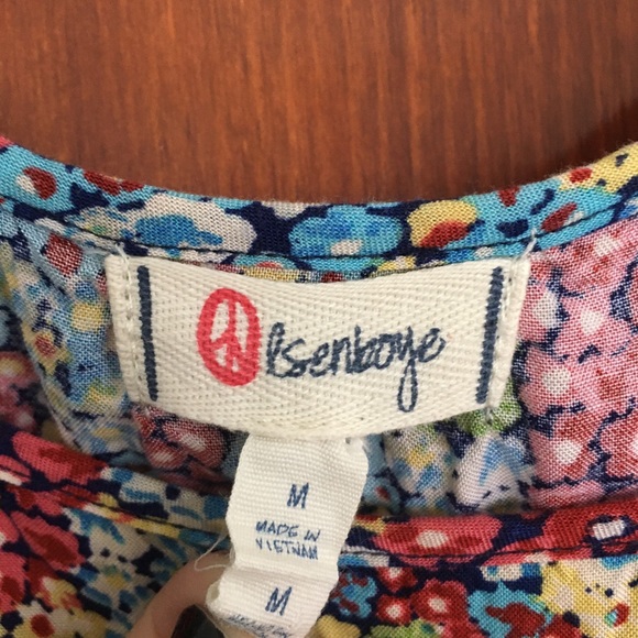 Floral Top - Picture 2 of 2